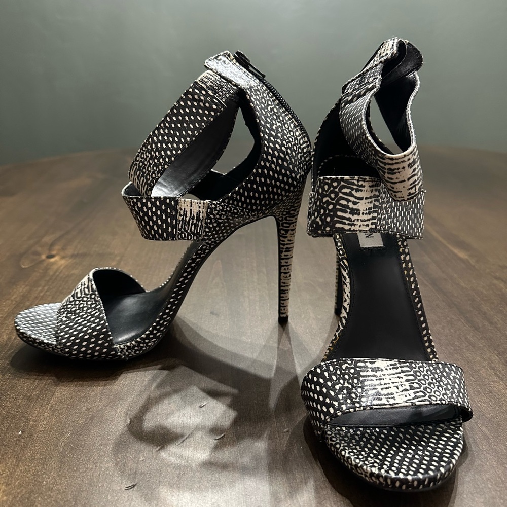 NWOT Steve Madden black and White Women's Heels size 10